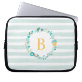 Aqua und Mit Monogramm gelber Blumenreath Laptopschutzhülle (Vorderseite)