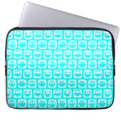 Aqua Whimsical Owl Pattern Laptopschutzhülle (Vorderseite)