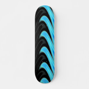 Aqua-Wirbel auf der schwarzen Skateboard