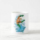 Aquaman springt in Wellen Kaffeetasse (Mittel)
