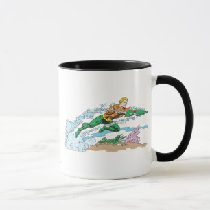 Aquaman springt über Korallen hinweg Tasse