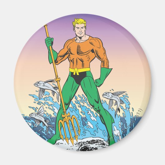 Aquaman steht mit Spear Magnet (Vorne)