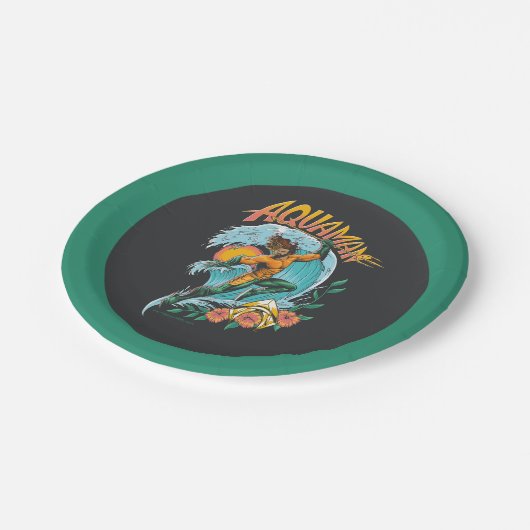 Aquaman und Trident Rising Surf Graphic Pappteller (Schrägansicht)