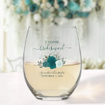 Aquamarin Aqua Boho Rose Bridesmaid Trauzeugin Ges Weinglas Ohne Stiel<br><div class="desc">Dieses Set ist die perfekte Wahl, um den Hochzeitsjungfrauen und der Trauzeugin zu danken. Das schöne boho schicke Design besticht durch handbemalte Aquarelltöne in aquamarinen, türkisfarbenen und aqua-farbenen Rose, Eukalyptussprigs und Grünpflanzen. Ihr Name & Titel erscheint in elegantem Schriftzeichen mit den Namen des Paares und dem Hochzeitstag am Ende. Sie...</div>