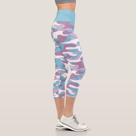 Aquamarin-blaurosa Lila-weißes Camouflage-Muster Capri Leggings (Rechts)