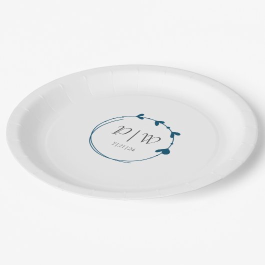 Aquamarin Blue Simple Heart Wreath Monogram Weddin Pappteller (Schrägansicht)