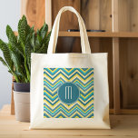 Aquamarin-gelb-farbiges Zickzack Muster Tragetasche<br><div class="desc">Ein beliebtes Design mit Streifen und Zickzacken und einem Bereich zum Hinzufügen Ihrer Initialen. Trendige Farben und Muster für Ihr Handy. Wenn Sie die Monogramme anpassen müssen,  klicken Sie auf die Schaltfläche Anpassen und nehmen Sie Änderungen vor.</div>