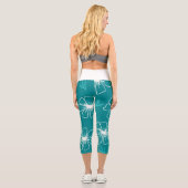 Aquamarin mit weißdurchsichtigen Blume Capri Leggings (Rückseite)