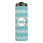 Aquamarin Ombre Zickzack Monogram Thermosbecher (Vorderseite)