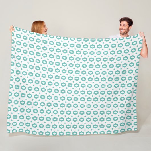 Aquamarin und weiß: Geometriana Fleecedecke (Beispiel)