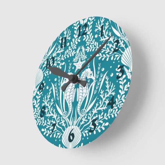 Aquamarine blaue Seepferde Ozeanlebensküste Runde Wanduhr (Winkel)
