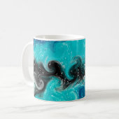 Aquamarine, blaue und schwarze Flüssig-Wirbel Kaffeetasse (Vorderseite Links)