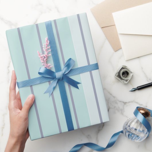 Aquamarine blaugraue Streifen Moderne, einfach Geschenkpapier (Schenken)