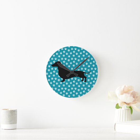Aquamarine Dackel-Silhouette Runde Wanduhr (Zuhause)