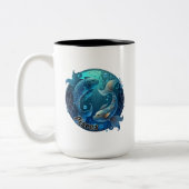Aquamarine Fische und schwarze Wasserfarbe Zweifarbige Tasse (Links)