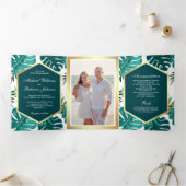 Aquamarine Grüne Tropenpalme Monstera Blätter Hoch Dreifach Gefaltete Einladung (Innenseite)