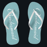 Aquamarine Hochzeitskippknöpfe für Hochzeitsgäste Badesandalen<br><div class="desc">Schick aquamarine blaue Brautjungfrau Strand Hochzeit Flip Flops. Persönliche elegante Flipflops für die Braut / Teambride. Machen Sie Ihre eigenen personalisierten Keilsandalen für Braut, Brautjungfrau, Trauzeugin, Blume Mädchen, Brautmutter, Bräutigam, Gast etc. Niedliche Sommer-Hausschuhe für Wassersport- oder Strandheirat in Strandnähe. Auch als Hochzeitsfeier an der Küste für Gäste oder als Reisegeschenk...</div>