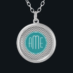 Aquamarine Karkohle Chevrons Custom Monogram Versilberte Kette<br><div class="desc">Blau und Grau - Ein feines Kunstwerk Deko in frischen,  fröhlichen Farben. Wenn Sie die Monogramme anpassen müssen,  klicken Sie auf die Schaltfläche Anpassen und ändern Sie sie.</div>