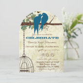 Aquamarine Liebesvögel, die auf einer Baumhochzeit Einladung (Stehend Vorderseite)