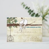 Aquamarine Liebesvögel, die auf einer Baumhochzeit Einladung (Stehend Vorderseite)