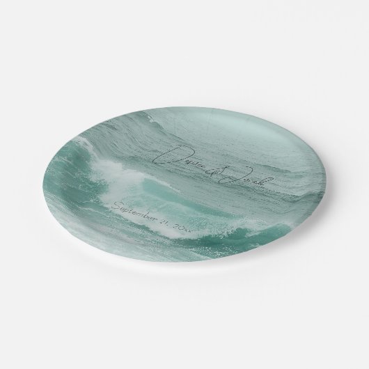 Aquamarine Meereswellen am Strand Pappteller (Schrägansicht)