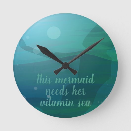 Aquamarine Meerjungfrau Silhouette Ozeanwellen maß Runde Wanduhr (Vorderseite)