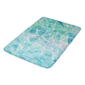 Aquamarine mit weißem Geometriespannraum Badematte (Schrägansicht)