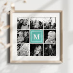 Aquamarine Monogramm-Familiensammlung Poster<br><div class="desc">Mit diesem aquamarinen Collage Poster für Monogramm-Fotos können Sie Ihre gepflegten Erinnerungen anzeigen. Dieses Poster mit einem zentralen Monogramm und einem Gitter Ihrer Lieblings-Fotos in Schwarz und Weiß verbindet auf elegante Weise Personalisierung mit einer modernen Touch. Der lebendige aquamarine Akzent verleiht dem Hotel ein frisches und zeitgenössisches Ambiente und ist...</div>