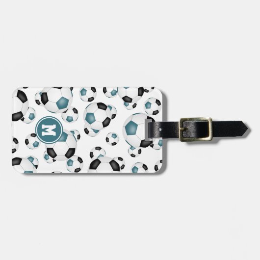 aquamarine schwarze Fußbälle mit Monogramm Gepäckanhänger (Vorderseite horizontal)