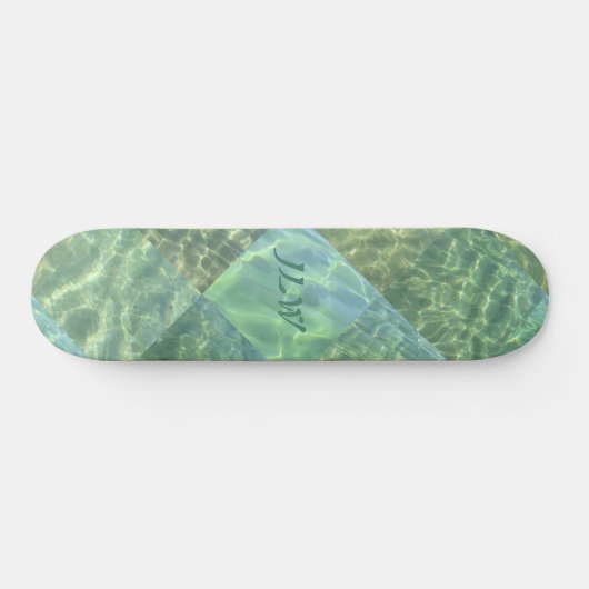 Aquamarine Seafoam Water Patchwork mit Initialen Skateboard (Horizontal)