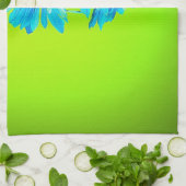 Aquamarine türkisfarbene Daisis auf Limettengrün-B Geschirrtuch (Gefaltet)