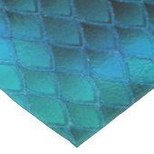 Aquamarine und Glitzer-Drachenskala schimmern Tischdecke (Schrägansicht)