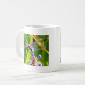 Aquamarine und lila Libelle Kaffeetasse (Vorderseite Links)