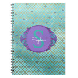 Aquamarine und Lila Mermaid Scales Monogram School Notizblock