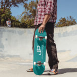 Aquamarine Vorlage für  Farbmonogramm Skateboard<br><div class="desc">Benutzerdefinierte Aquamarin blaue Vorlagenmonogramm-Name Fügen Sie Ihr Namensbild-Logo Modernes Vorlagenskateboard hinzu.</div>