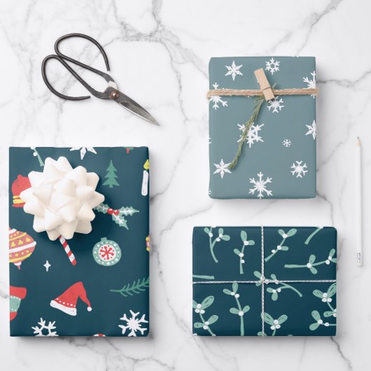 Aquamarine Weihnachtsbilder Snowflakes Twigs Muste Geschenkpapier Set (Vorderseite)