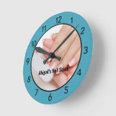 Aquamariner Blue Nail Salon für kundenspezifische Runde Wanduhr (Winkel)