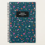 Aquamariner Blue Terrazzo Planer mit Name und Jahr<br><div class="desc">Beginnen Sie Ihr Jahr auf dem rechten Fuß mit diesem personalisierten und schicken Monatsplaner,  der ein Muster aus frischen Terrazzo Flecks auf aquamarinem,  blau-grünen Hintergrund zeigt. Vergessen Sie nicht,  die Vorderseite mit dem Jahr und dem Namen Ihrer Wahl anzupassen!</div>