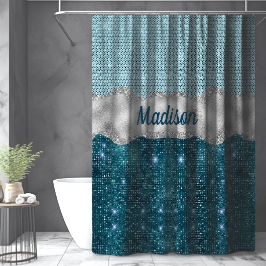 Aquamariner, gürtelgrüner Glitzer silber Monogramm Duschvorhang