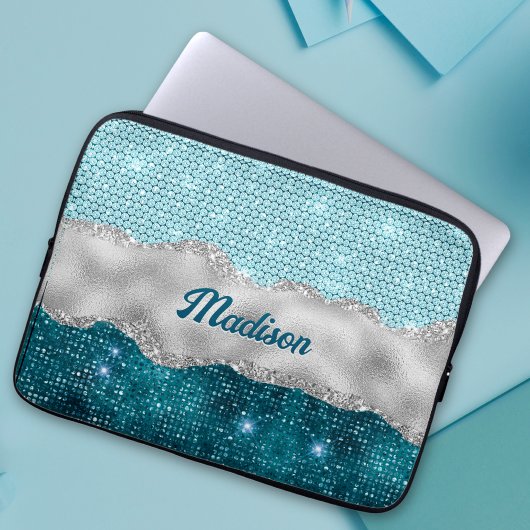 Aquamariner, gürtelgrüner Glitzer silber Monogramm Laptopschutzhülle