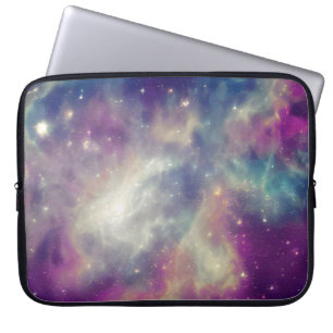 Aquamariner kosmischer Nebel aus blauem Violett Laptopschutzhülle