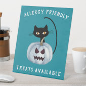 Aquamariner Kürbiskatzenallergie Halloween Black C Sockelschild (In Situ)