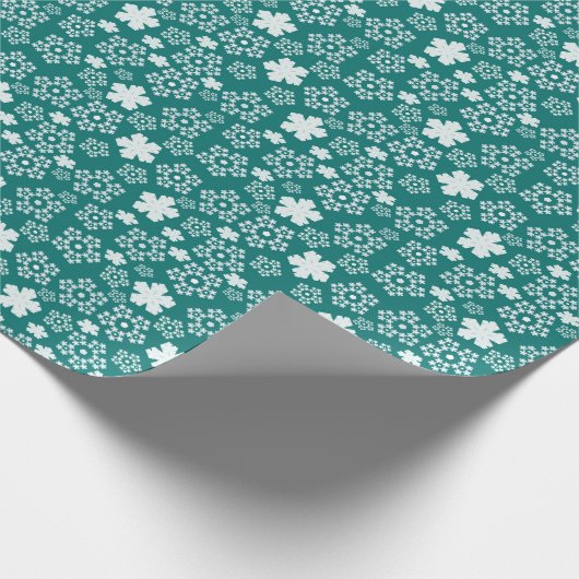 Aquamariner Stern und Schneeflocken Wintermuster Geschenkpapier (Ecke)