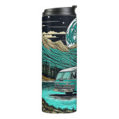 Aquamariner Vintager RV Camper im Berg Retro Thermosbecher (Nach links gedreht)