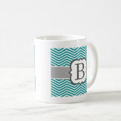 Aquamariner weißer Monogramm-Buchstabe B Zickzack Kaffeetasse (VorderseiteRechts)