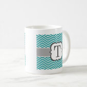 Aquamariner weißer Monogramm-Buchstabe T Zickzack Kaffeetasse (VorderseiteRechts)