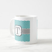 Aquamariner weißer Monogramm-Buchstabe T Zickzack Kaffeetasse (Vorderseite Links)