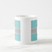 Aquamariner weißer Monogramm-Buchstabe T Zickzack Kaffeetasse (Mittel)