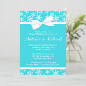 Aquamariner weißer Schneeflocke-Bogen-Winter Einladung (Stehend Vorderseite)