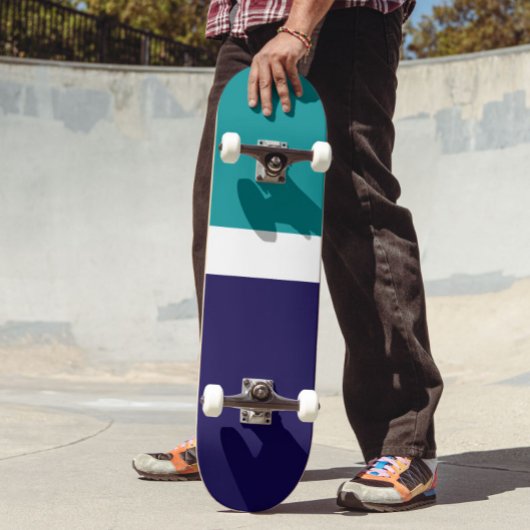 Aquamarines, blaues Schlichtes Farbblockdesign Skateboard